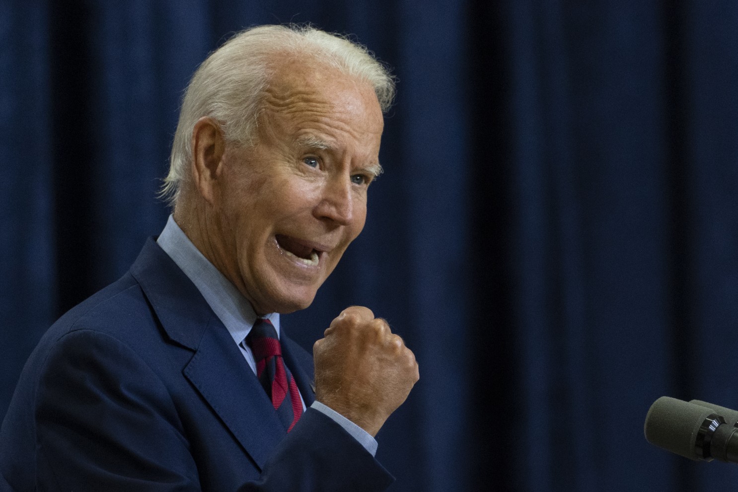 You are currently viewing MALES CAN LEGALLY GO INTO FEMALE BATHROOMS NOW: THANKS JOE BIDEN